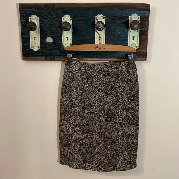 2/$25 90’s Jones Designs Leopard Print Skirt Size 10 - Picture 2 of 14